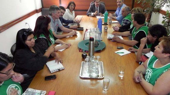 Hoy se concretó el encuentro entre integrantes del Ministerio de Educación y el gremio ATE.&nbsp;