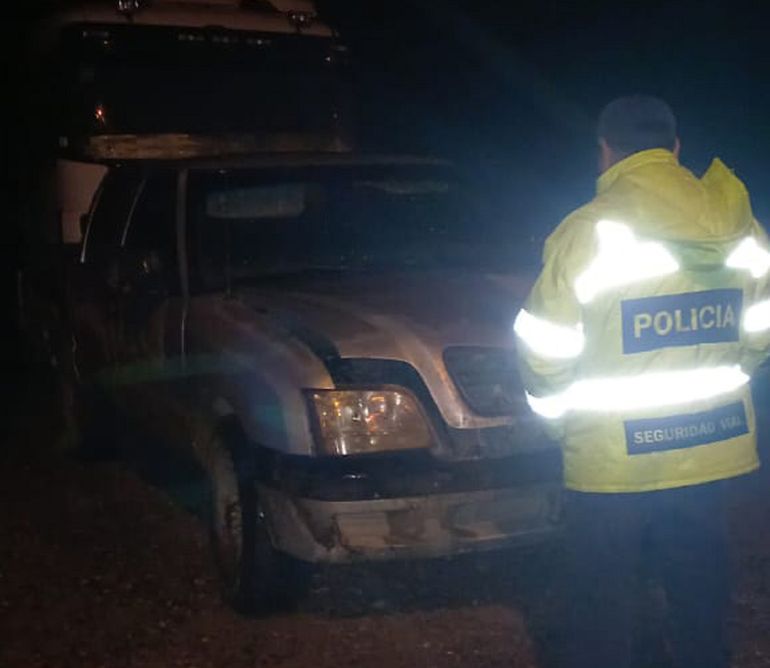 Estaban alcoholizados y con drogas en una camioneta robada