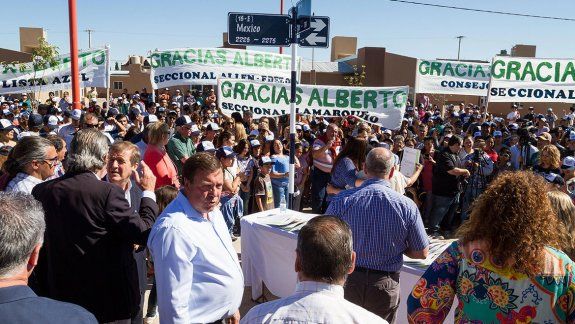 Alberto Weretilneck inauguró un nuevo barrio en Cipolletti 