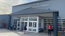 La asamblea de los trabajadores de la salud se desarrolló pasadas las 12 en el ingreso al hospital de Cipolletti.