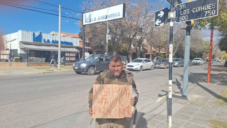 Desengaño, un tierno gesto y urgente búsqueda laboral: Duermo abajo de las plantas