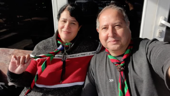 Carolina Gómez y Julio Hilding con los clásicos pañuelos scoute: en el choque del último domingo en La Pampa ella falleció en el acto y él, tres días después. 