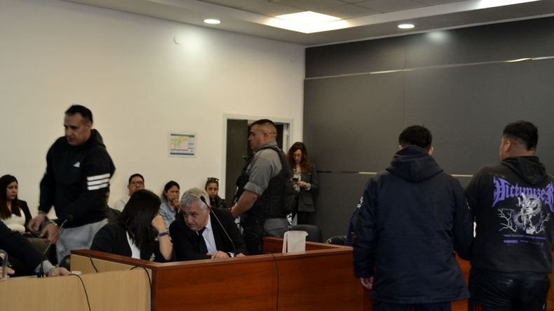 Una de las audiencia judiciales por el asalto protagonizado por miembros de la Policía. | LMCipolletti.com Una de las audiencia judiciales por el asalto protagonizado por miembros de la Policía.