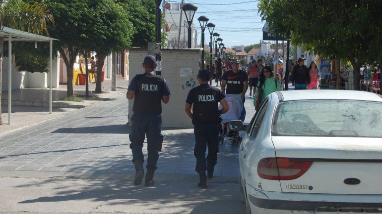 Policías de distintas ciudades llegaron de refuerzo a Las Grutas.