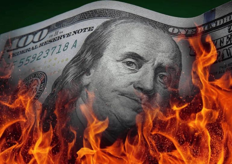 El dólar oficial se prende fuego y llega a su máximo valor.