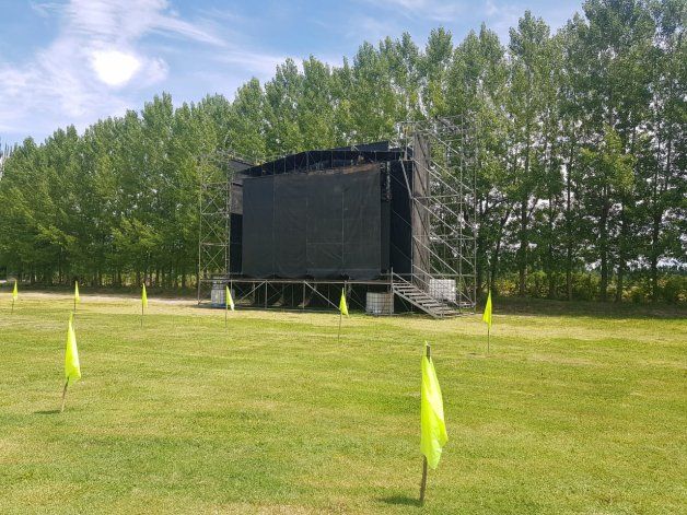 Todo listo para la primera función del autocine cipoleño
