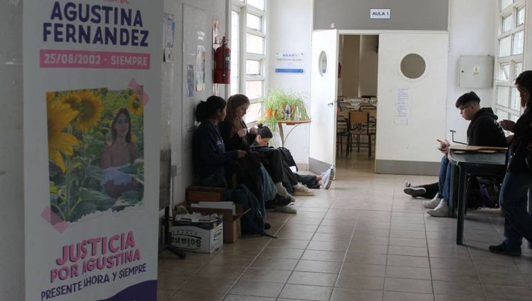 En la facultad de Medicina de la Unco, los homenajes a Agustina Fern&aacute;ndez se integran al d&iacute;a a d&iacute;a de los estudiantes.