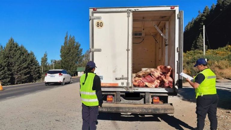 La Policía trasladó la carne para que fuese incinerada. Foto: gentileza.