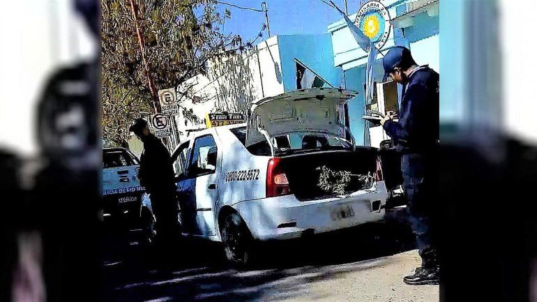 Quisieron robarle plantas de marihuana a un dealer y terminaron presos