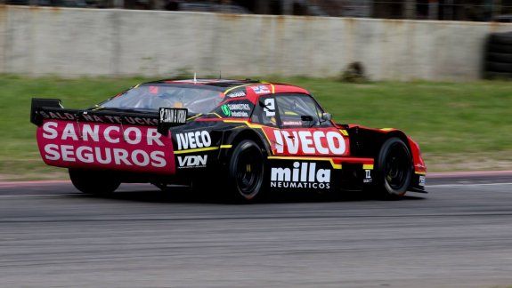 La Chevy de Urcera sale de box del JP Carrera y se mete en el de Las Toscas.