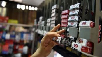 El menor robo en dos oportunidades el mismo kiosco y se llevó decenas de cajas de cigarrillos. 