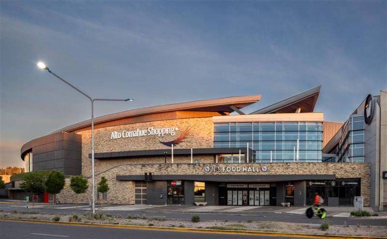 La Cooperativa Barrio Obrero está actualmente realizando ampliaciones en el Alto Comahue Shopping. Las tareas empezaron a fines de diciembre y concluirán en abril próximo. Antes