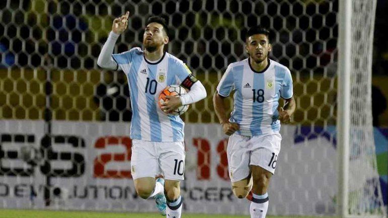 Con un triplete de Messi, Argentina gana 2 a 1 con Ecuador y logra el pase para el Mundial