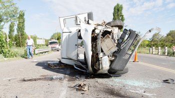 El violento accidente se produjo minutos después de las 8 en la Ruta 22, a la altura del cruce con la calle Paso de los Libres.
