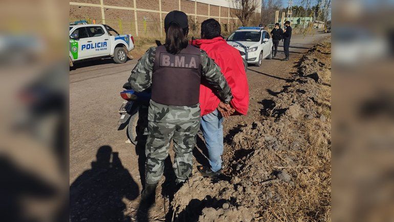 Detuvieron a un motociclista y le encontraron un arma de fuego 