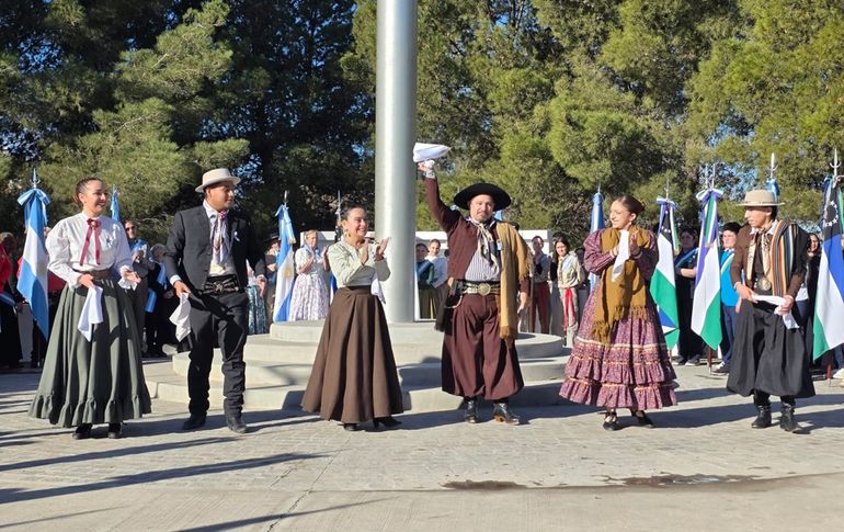 Las actividades comenzaron a las 15 en la Plazoleta del Bicentenario. Fotos: Concejo Deliberante de Cipolletti.