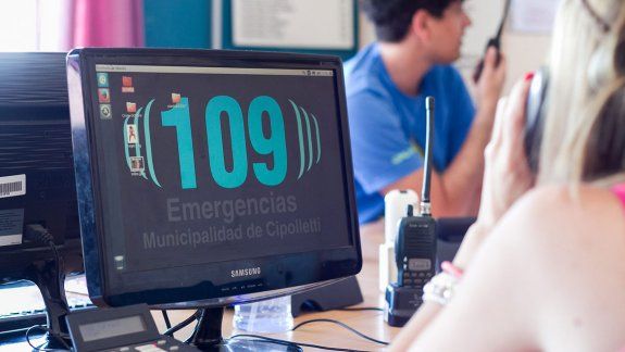 La tensión en la central de emergencias 109 se respira en el aire.