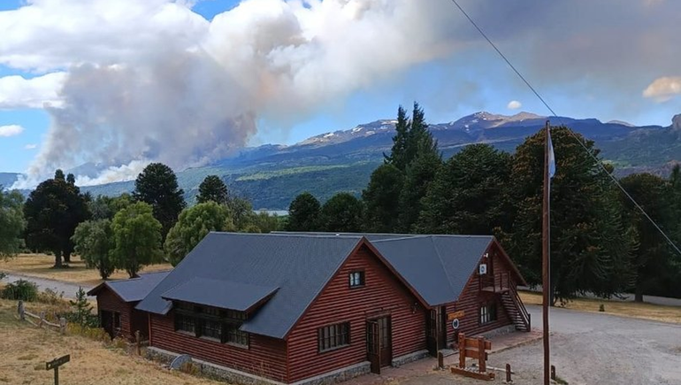Avanza el incendio forestal en el Parque Nacional Los Alerces y ya arrasó casi 600 hectáreas
