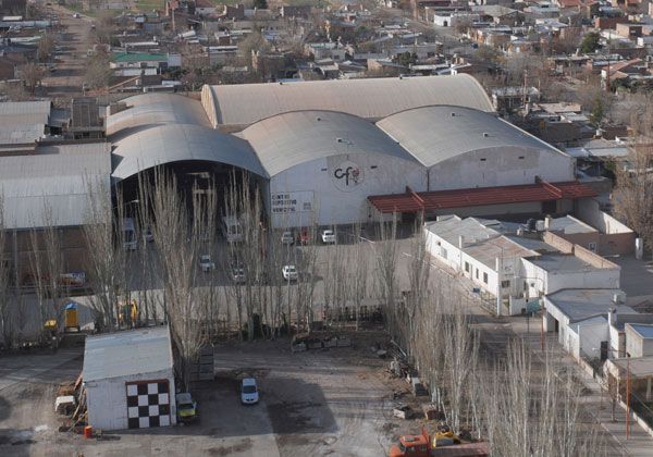Buscan embellecer el Complejo Deportivo Municipal (ex Corpofrut) con artistas cipoleños.  