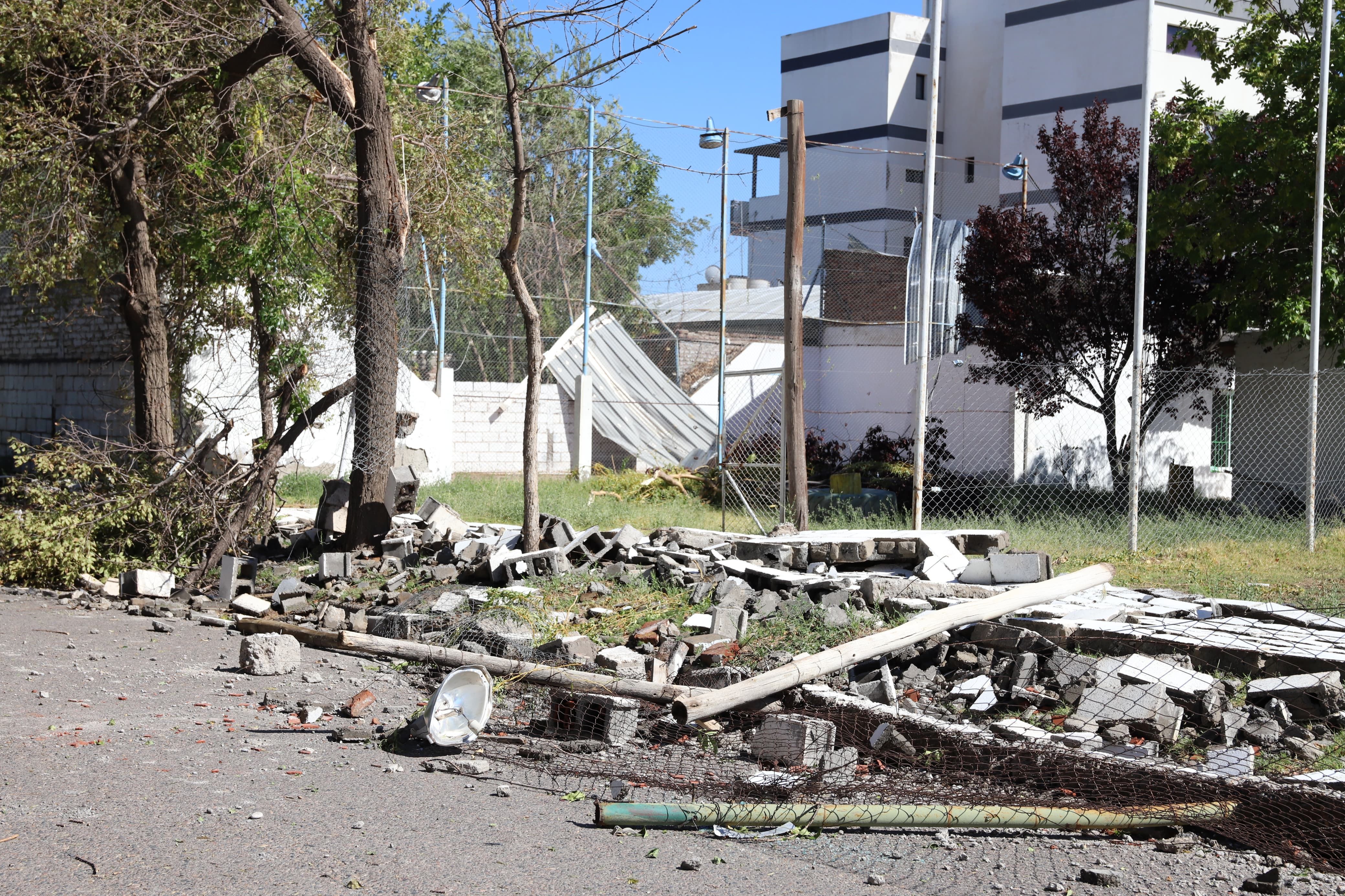 El club San Pablo sufrió el derribo de un paredón de 30 metros de su sede, producto del temporal.