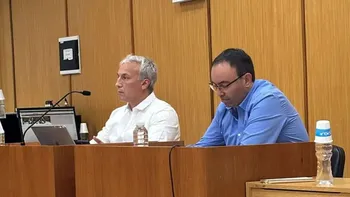 El anestesiólogo fue asignado al hospital de Roca y la directora tomó una decisión drástica.
