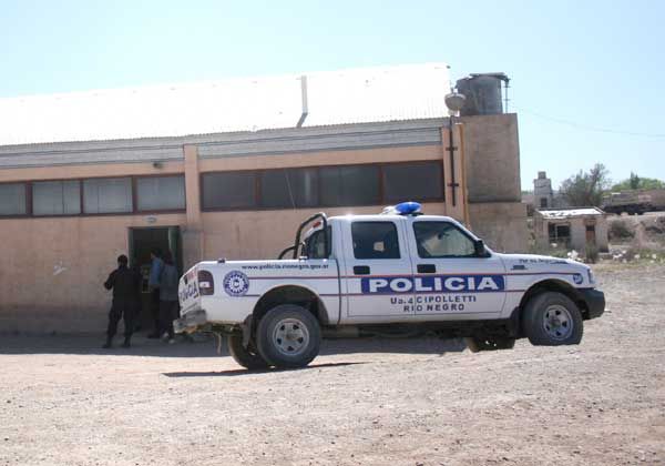 Efectivos de Las Perlas recuperan un auto que había sido robado