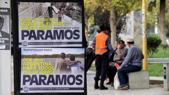 Municipales, bancarios y choferes de colectivos se sumaron al paro.