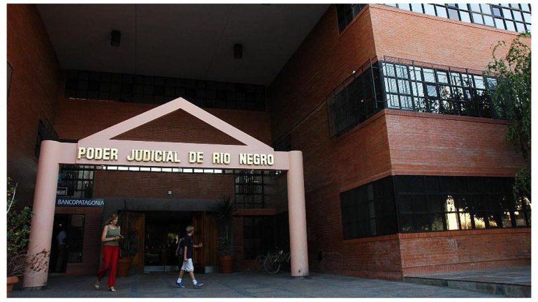 En la audiencia realizada de manera semi presencial se estableció que como la víctima se fue el acusado sea liberado.