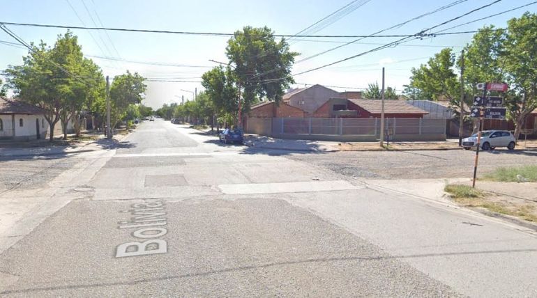 El sector de la calle Bolivia de Cipolletti donde se produjo el incidente vial que causó el fallecimiento del vecino. 