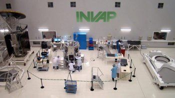 aislaron una oficina completa del invap por un caso sospechoso 