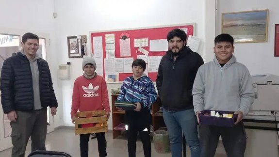 Estudiantes fabrican juegos pedagógicos para escuelas del Valle Medio 