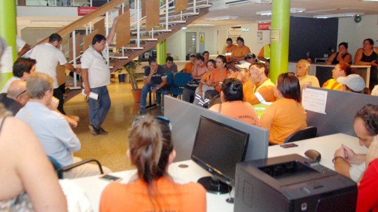Los empleados temían que haya despidos masivos tras el fin de los contratos