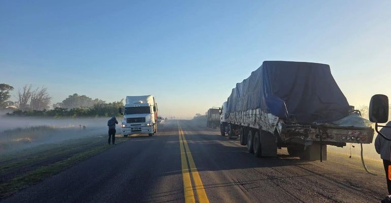 En las imágenes se puede apreciar la densa cortina de humo en la zona.