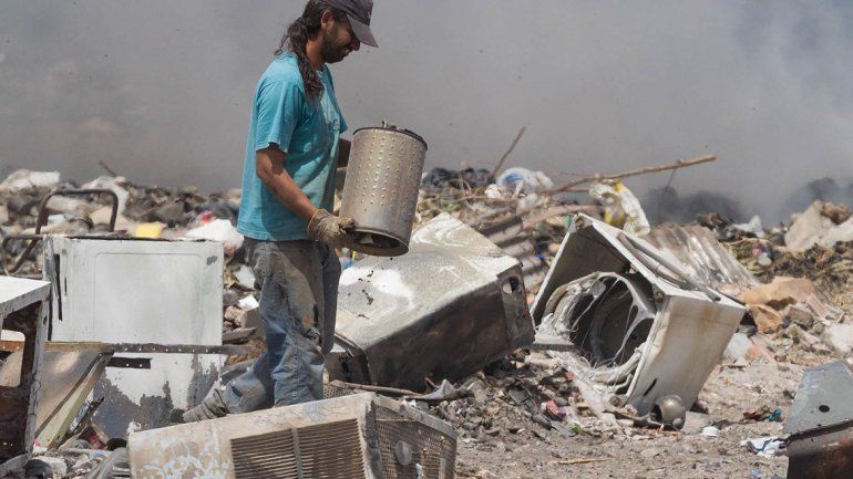 Los vecinos buscan metales