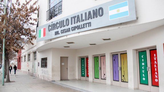 Se encendió la polémica por la inminente construcción de una torre de departamentos sobre el Círculo Italiano.