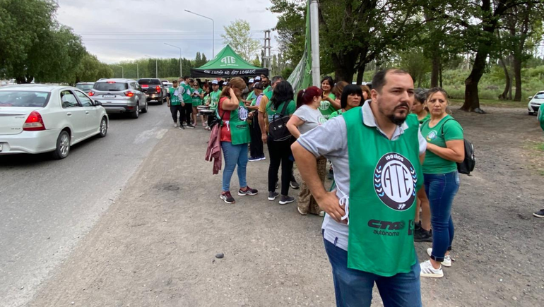 Rodrigo Vicente, secretario gremial de ATE solicitó el llamado urgente a paritarias antes de que finalice el año. Rodrigo Vicente, secretario gremial de ATE solicitó el llamado urgente a paritarias antes de que finalice el año.
