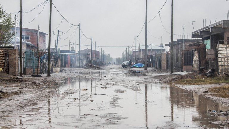 Sin luz, pasados de agua y frío: los asentamientos cipoleños vivieron un drama en medio del apagón