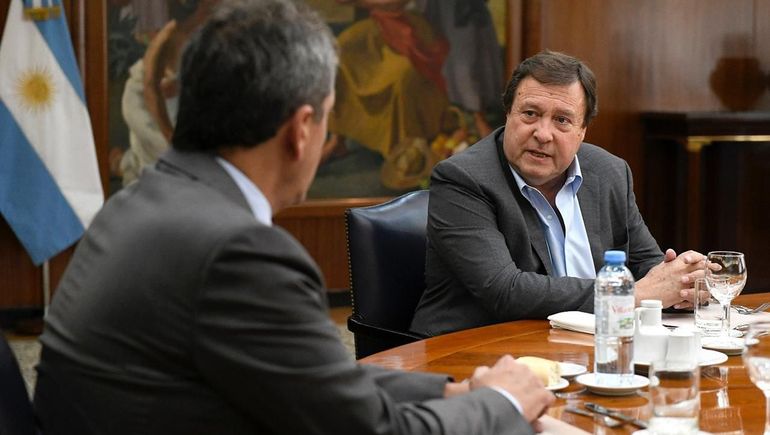 ¿Alberto Weretilneck le propondrá a los gremios pagar el aguinaldo en cuotas?