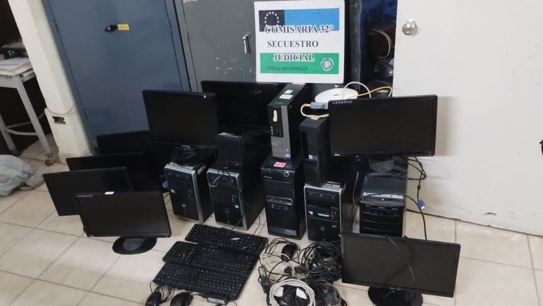 En la tarde del jueves, la Policía llevó adelante allanamientos en el barrio La Paz con resultados positivos. En la tarde del jueves, la Policía llevó adelante allanamientos en el barrio La Paz con resultados positivos.