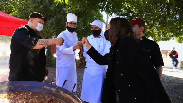 Cientos de visitantes eligieron pescado rionegrino en Las Grutas