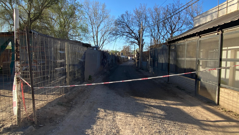 El hecho se registró a las 5:15 de la madrugada, desde entonces continúa trabajando personal policial sobre la escena.