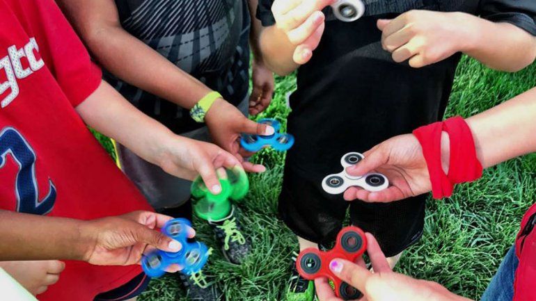 Spinner, el juguete de moda que hace furor en los niños cipoleños
