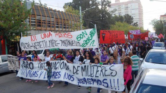 Las mujeres están movilizadas contra la violencia de género y el machismo.
