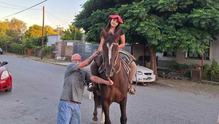 Zahira y Ramón se despiden hasta la próxima visita de esta nieta de Oro...