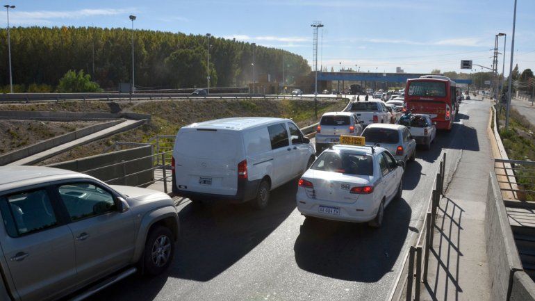 Así se vivió el primer día de caos de tránsito en los puentes