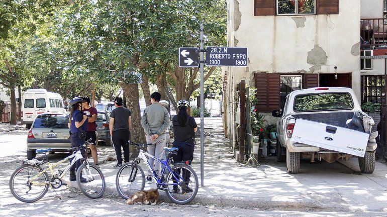 Ubicaron en Cipolletti al conductor que chocó en la Ruta 22 y se fugó: se atrincheró en una casa