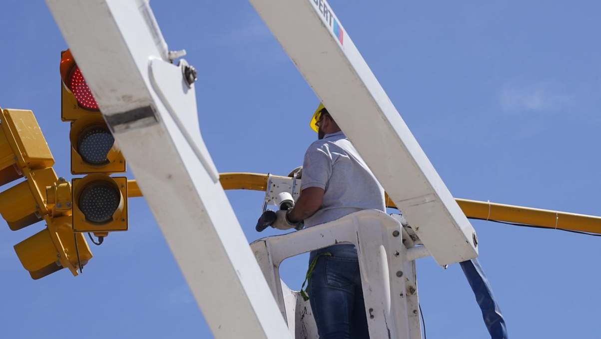 Instalaron dos semáforos inteligentes: ¿En dónde están?