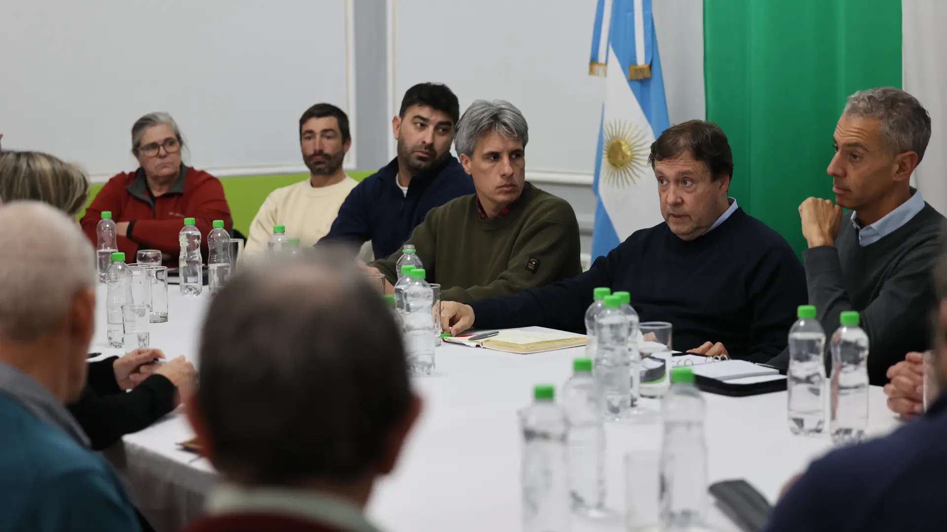 El Gobernador de Río Negro, se reunió con ganaderos de la Provincia, y aclaró que no quiere cambios en la barrera sanitaria.