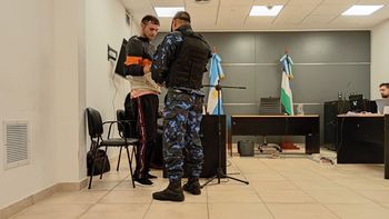 El juez le impuso un año de prisión preventiva y reconoció el vínculo del “arma letal” secuestrada con el crimen de Emmanuel. El juez le impuso un año de prisión preventiva y reconoció el vínculo del “arma letal” secuestrada con el crimen de Emmanuel.