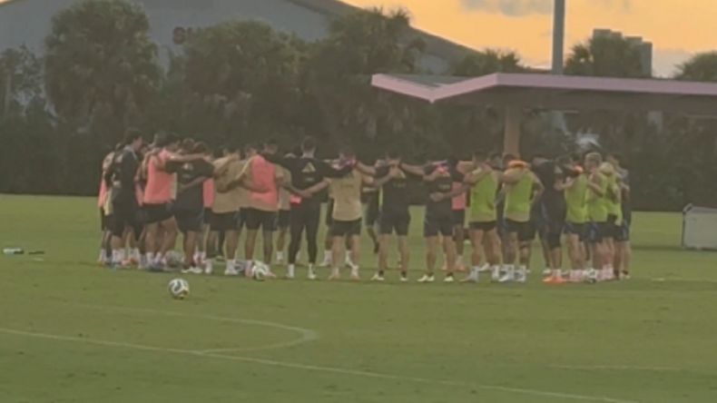 El emotivo homenaje de la selección argentina a Miguel Ángel Russo en el entrenamiento